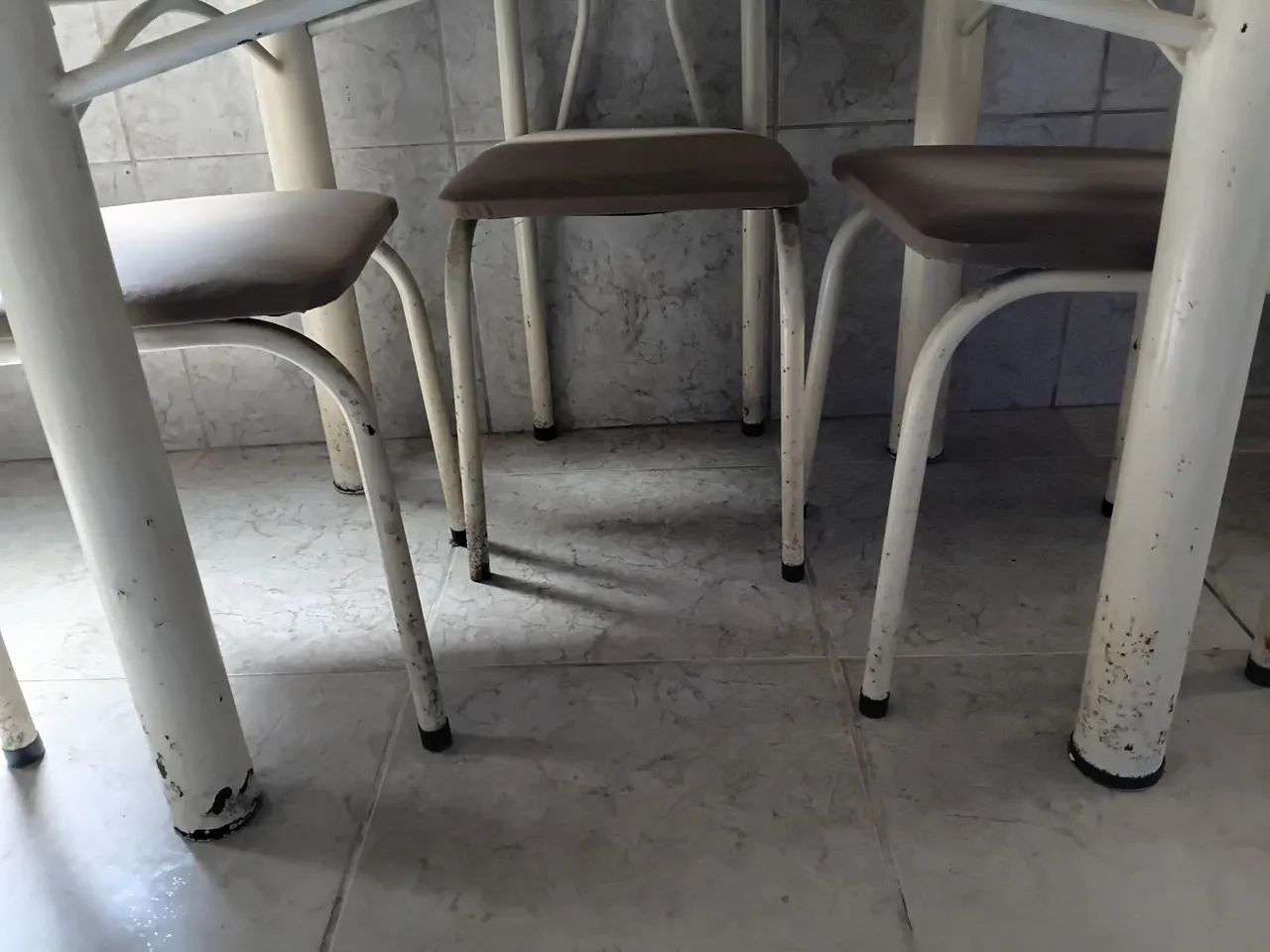 Vendo Mesa de Mármore com 04 cadeiras. - Foto 4