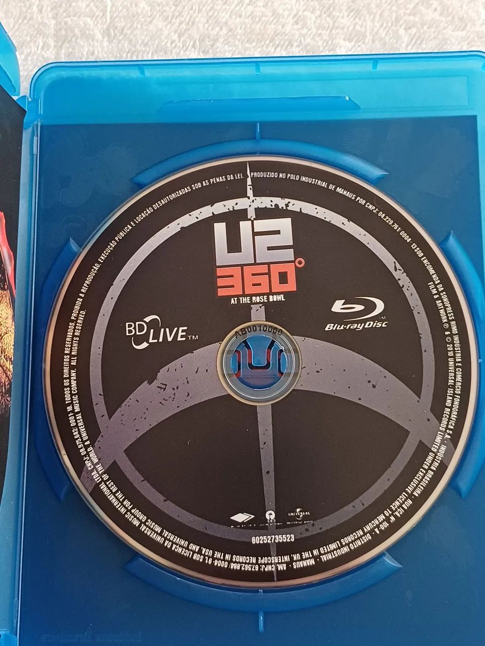 Blu-ray original de um show da banda U2, intitulado "U2 360° At The Rose Bowl" - Foto 3