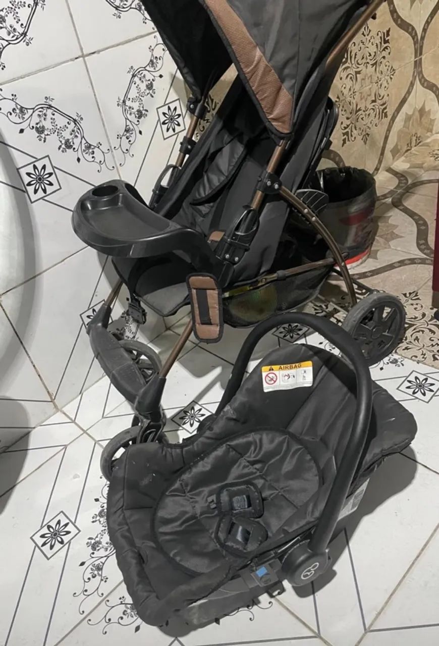 VENDO CARRINHO DE BEBÊ COM BEBÊ CONFORTO