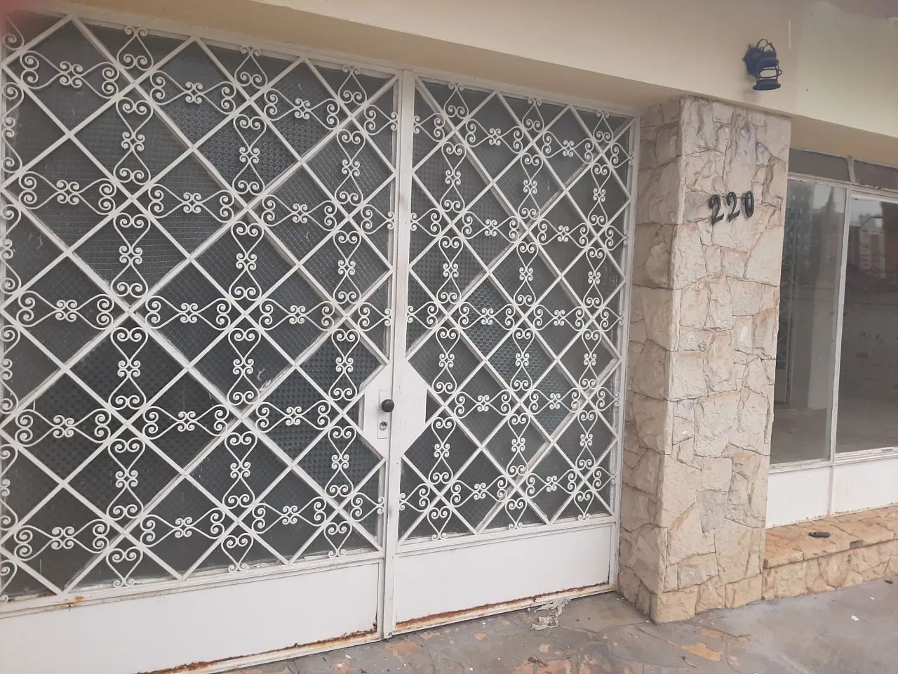 CASA COMERCIAL- ÁREA UTIL 293 - GARAGEM  P/ 3 CARROS- CAMBUÍ