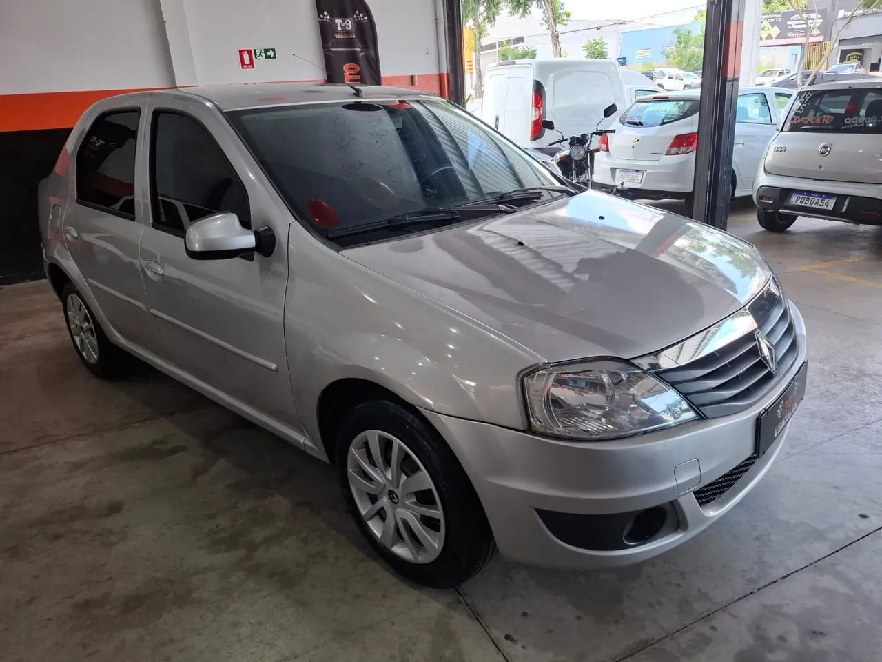 Renault Logan 2013