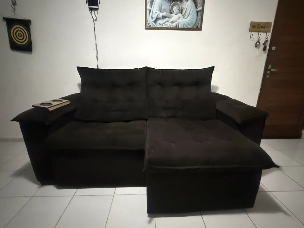 Painel, sofá e fogão 