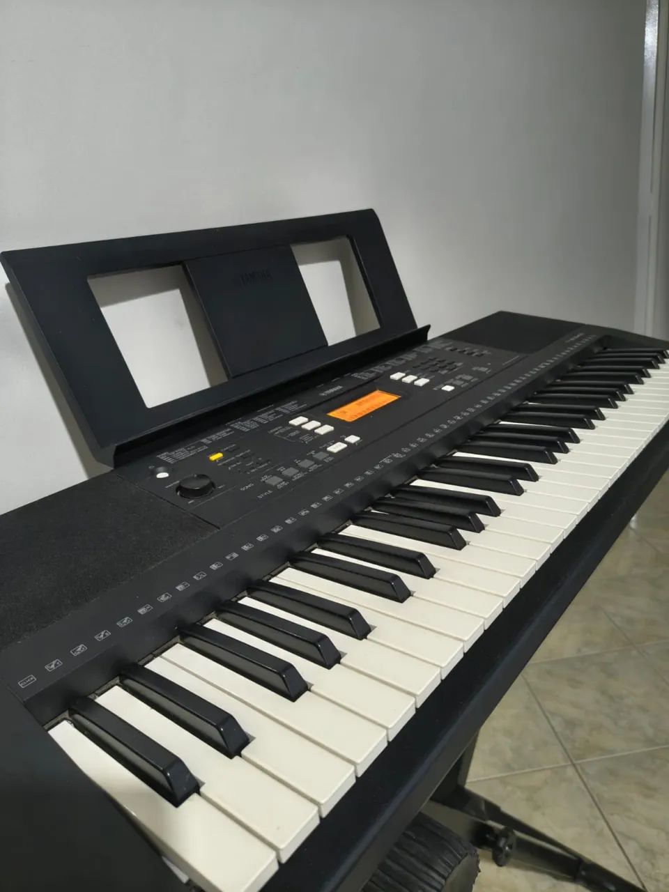 Teclado Yamaha  modelo PSR E343 - Foto 2