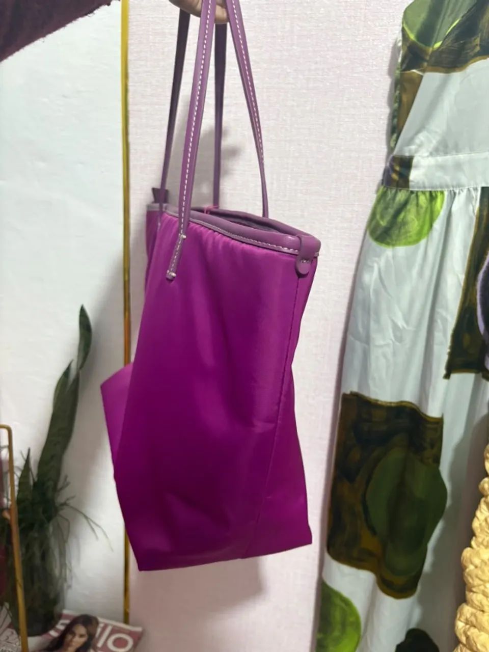 bolsa shopper em nylon santa lolla cor uva - Foto 3