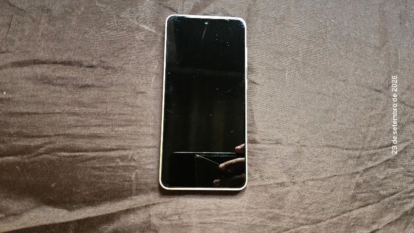 SAMSUNG S21 FE ORIGINAL (LISTRAS NA TELA)