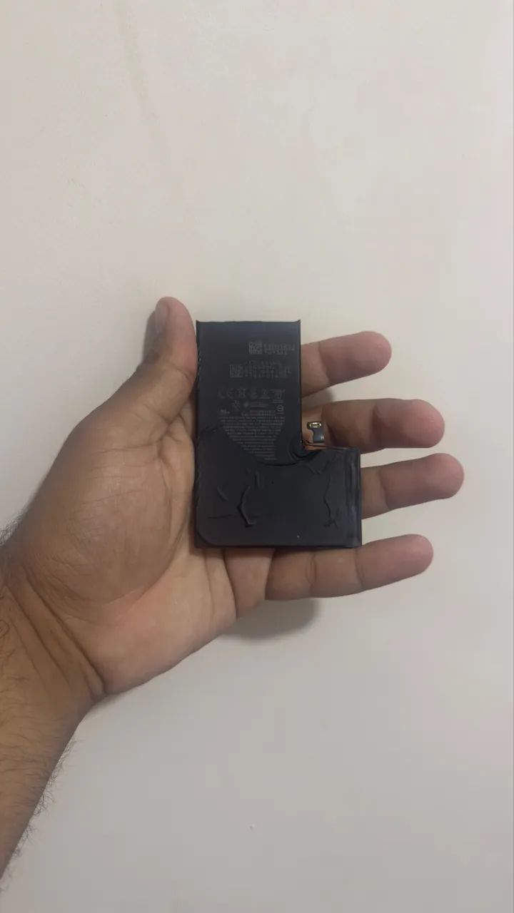 Bateria iPhone 15 pro max semi nova original  - Foto 3