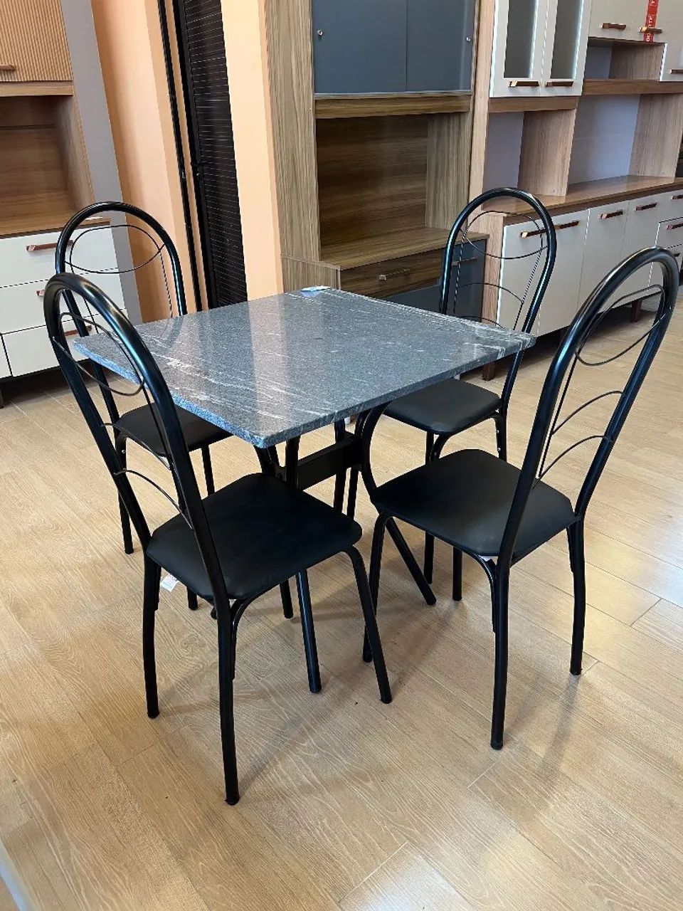 Mesa Bianca 4 lugares - Ferro e Granito