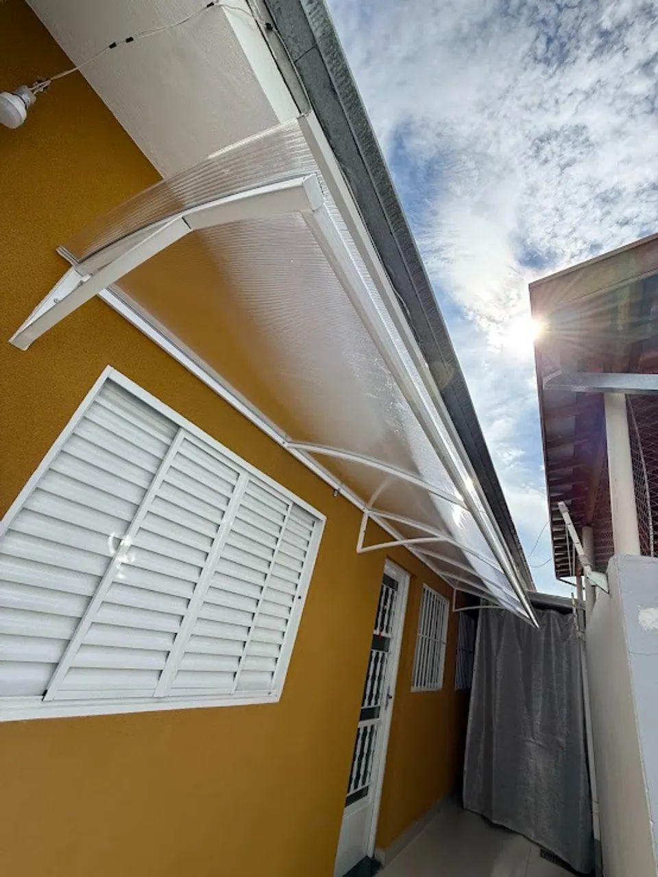 Toldos e Coberturas em Policarbonato Sob Medida | Proteção Contra Sol e Chuva - Foto 2