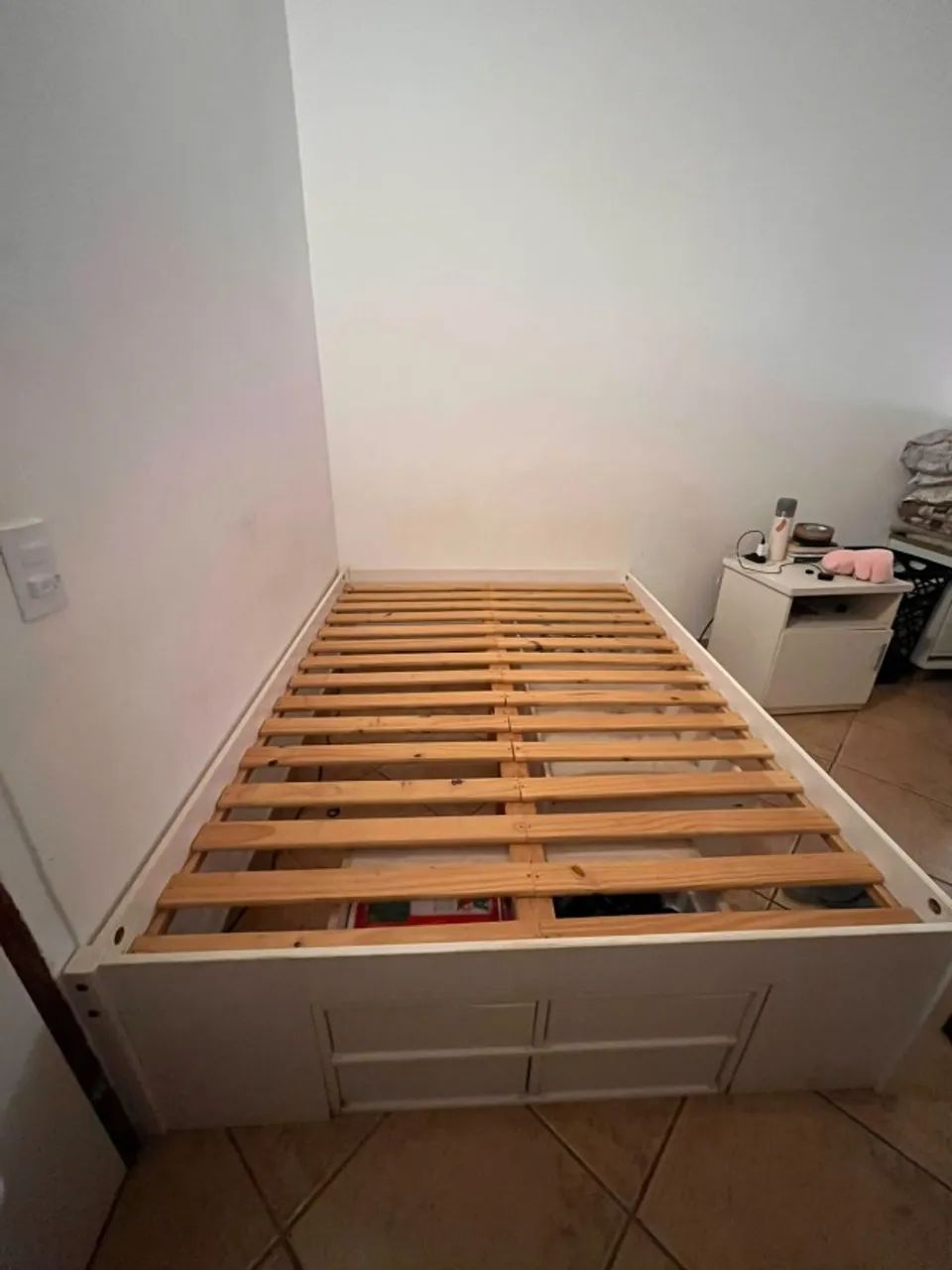 Cama de casal com 4 gavetas