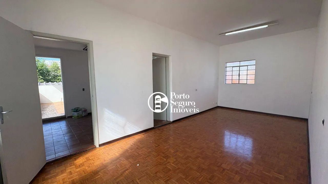 Um sobrado com 03 salas grande , banheiros e área para cozinha. - Foto 4