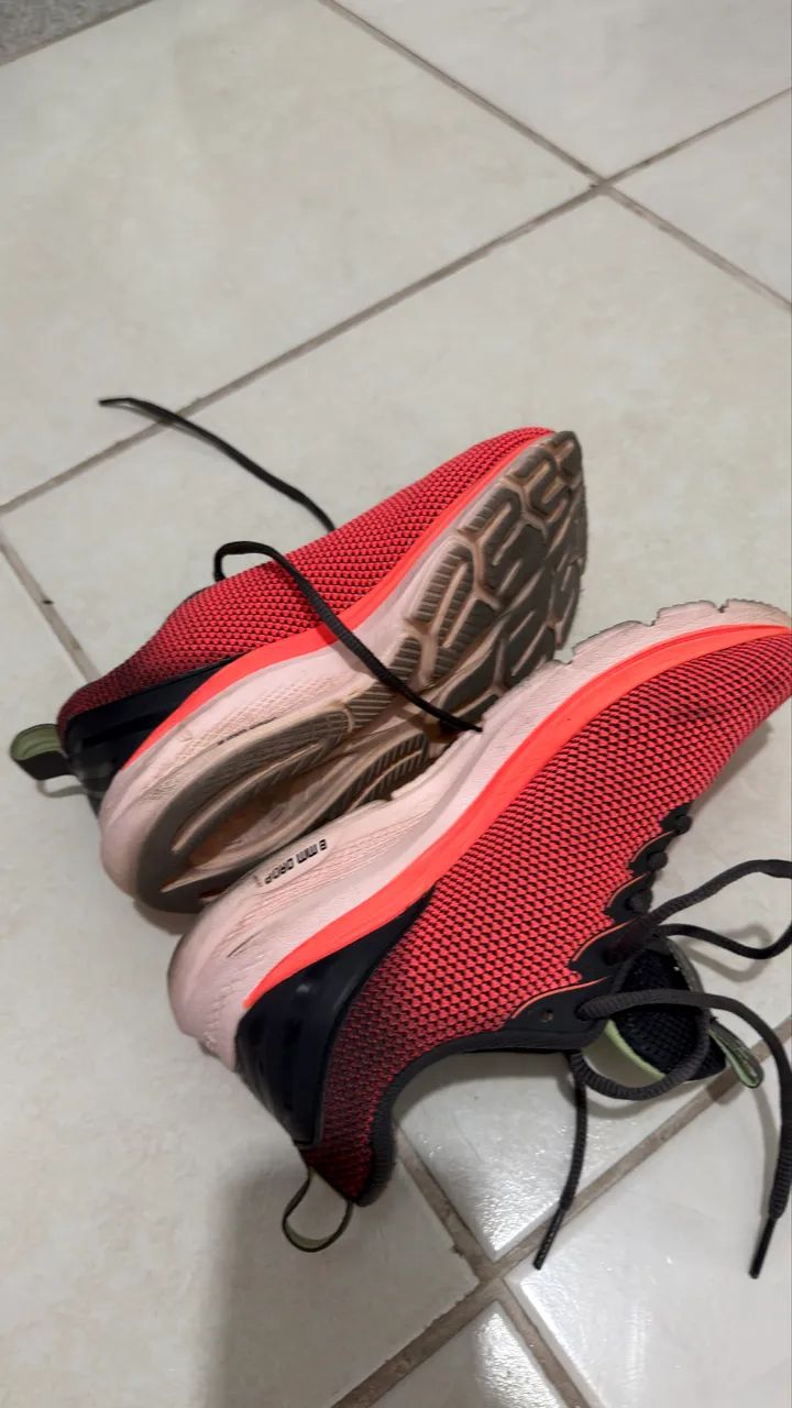 Tênis Under Armour Charged Seminovo  - Foto 4