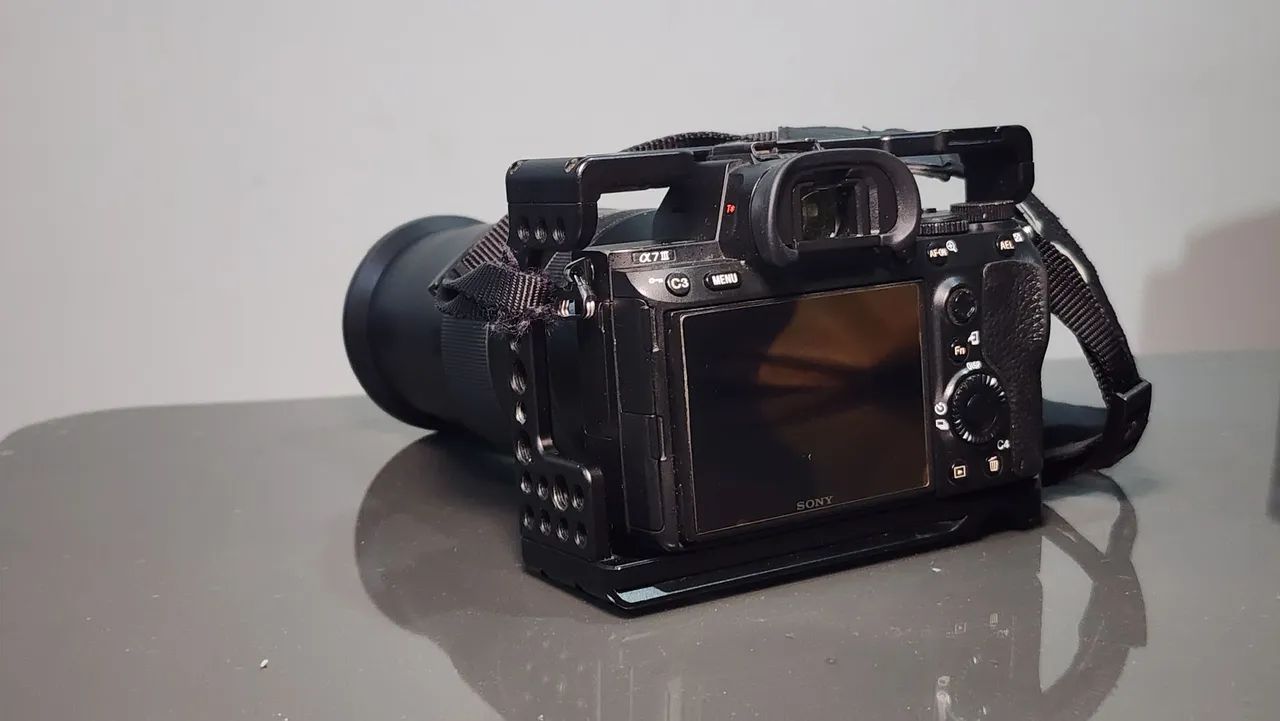 Sony a7III + cage de alumínio. R$6500,00
