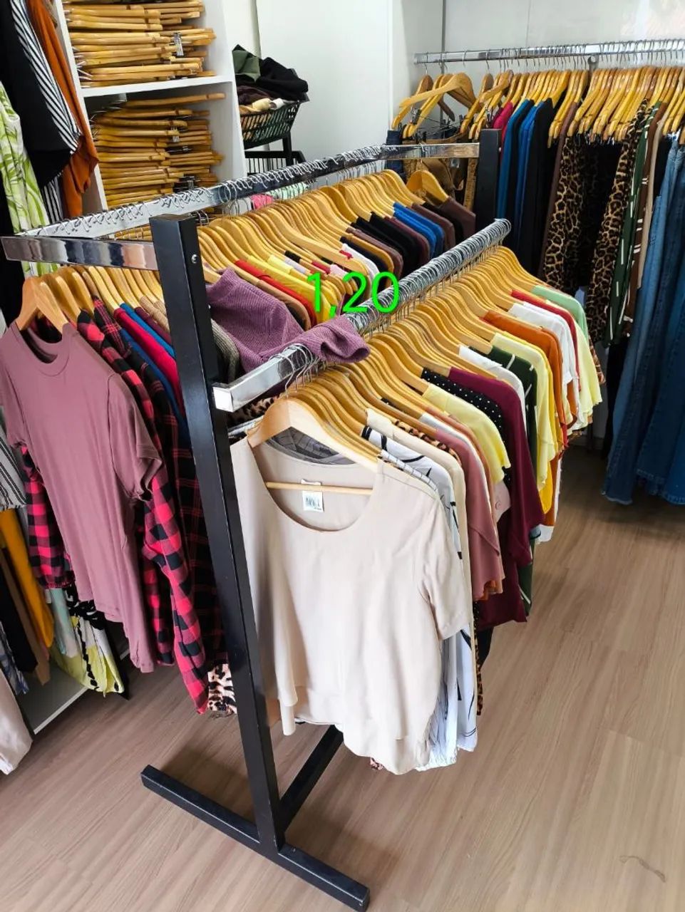 2 Araras de roupas - Foto 2