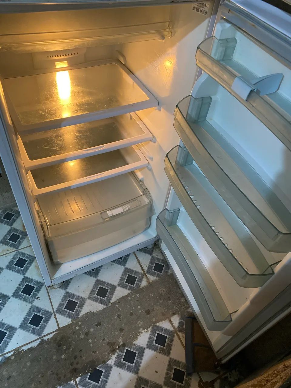 Vou me mudar estou vendendo, 1 geladeira marca Brastemp e 1 televisão 32? HQ - Foto 2