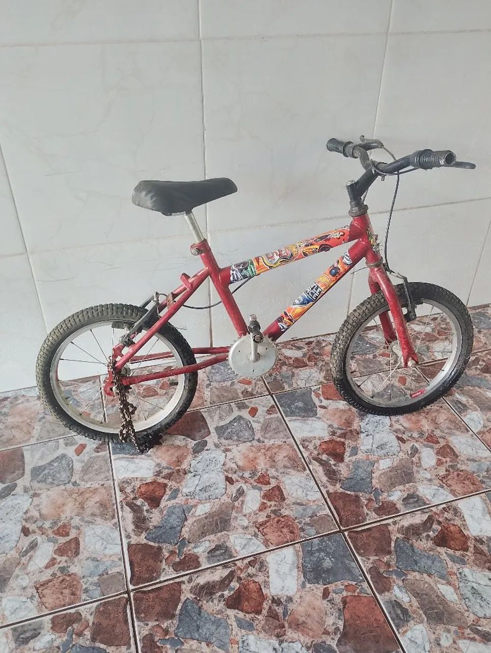 Vendo duas bikes, uma pequena e uma média. 