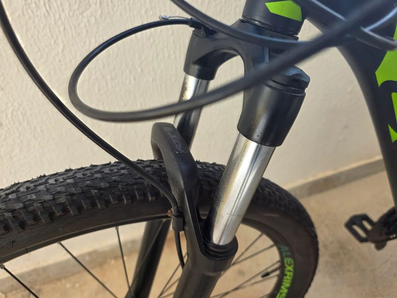 Bicicleta Oggi aro 29. 1 ano de uso. Conservada. Revisada. - Foto 3