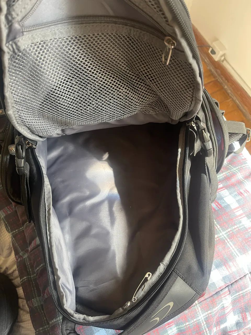 Mochila semi nova OPORTUNIDADE ABAIXOU 
