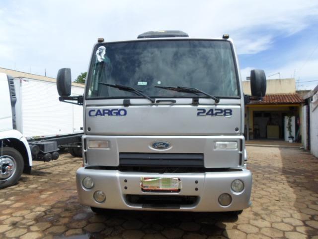 Ford cargo 2422 carroçeria