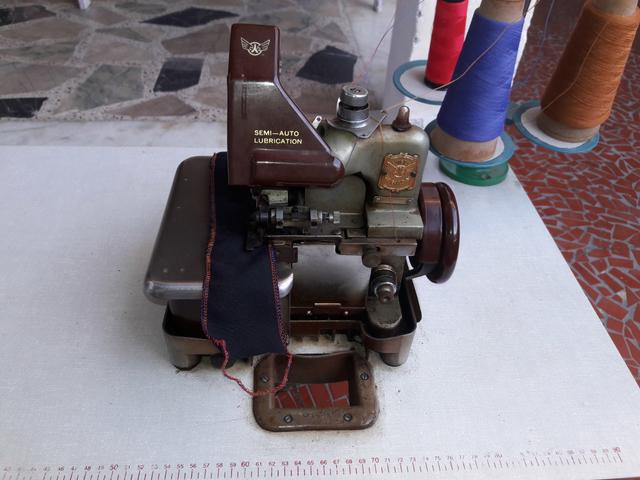 Máquina de costura overloc