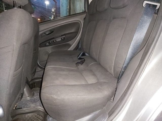 Fiat/ Punto Attractive 1.4 2011 Completa Sem Detalhes - Foto 7