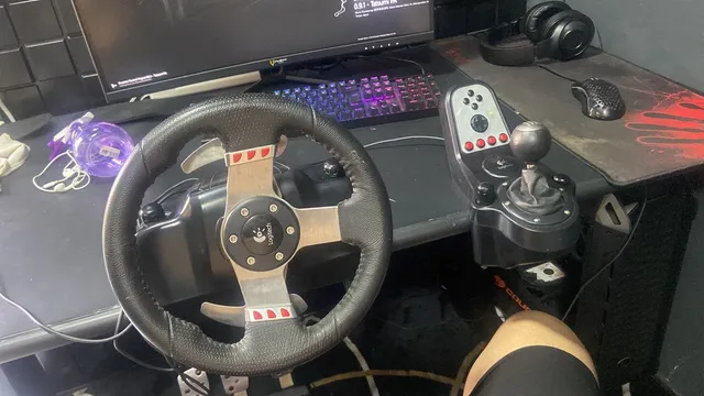 German Truck Simulator+Logitech G27 (É assim q se joga jogo de caminhao)