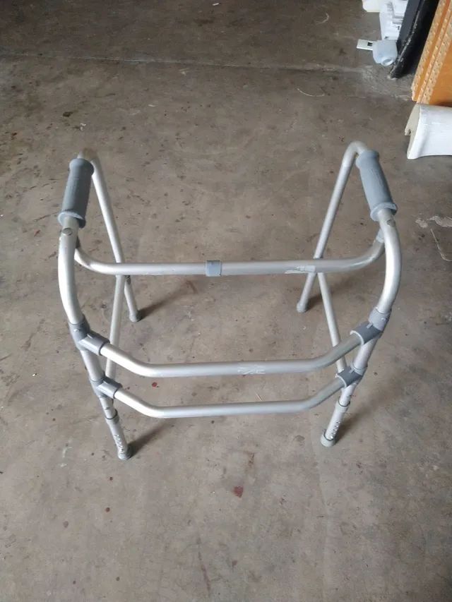 Andador três barros semi novo 