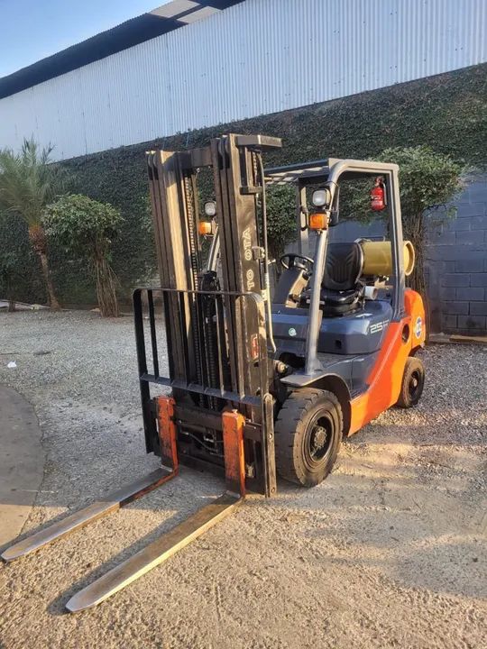 Empilhadeira  Toyota ano 2020 - Foto 2