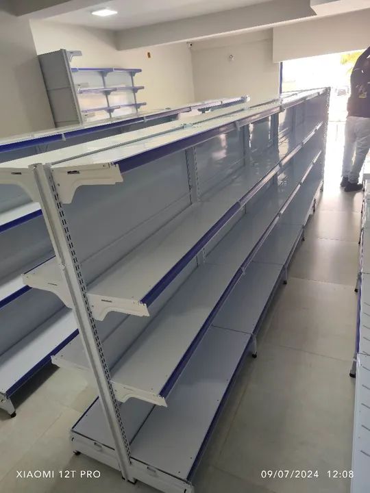 Instalação Para Farmácia Gôndolas e Balcões  - Foto 2