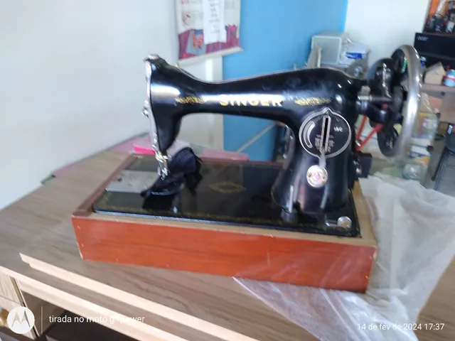 máquina de costura reta Singer doméstica