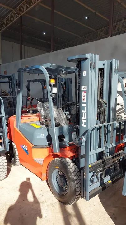 EMPILHADEIRA HELI 2,5 TON - NOVA 2024 - ELÉTRICA / GÁS GLP - Foto 3