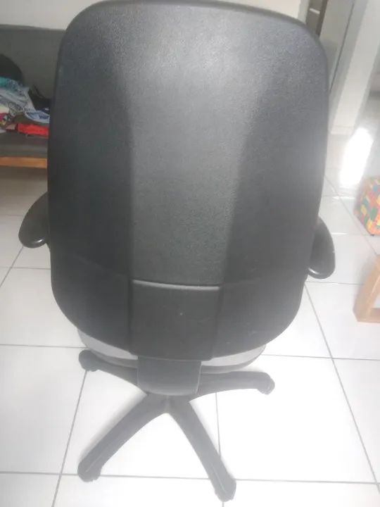 Cadeira giratória confortável. - Foto 2