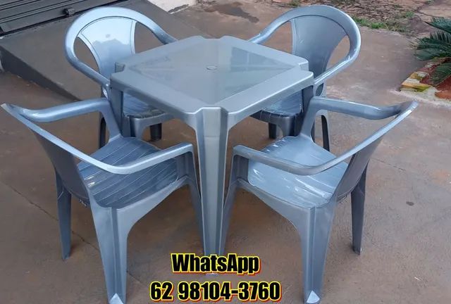 Jogo de mesa e cadeiras plástica com 6 anos de garantia é só aqui