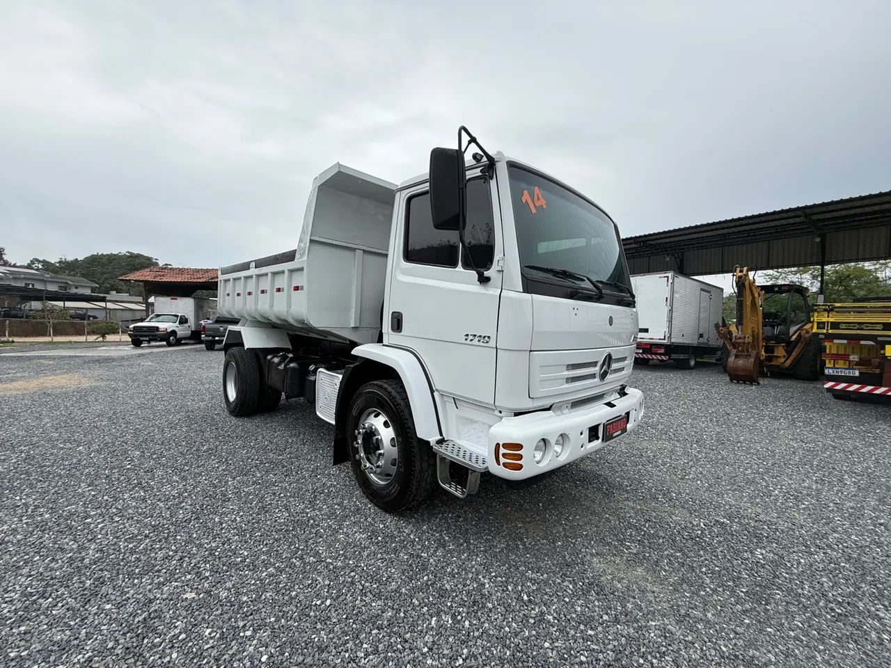 Toco MB 1719 caçamba 5m3 