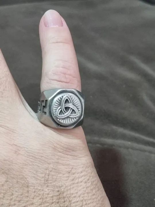 Anel de Aço Inox com Triqueta - Foto 2