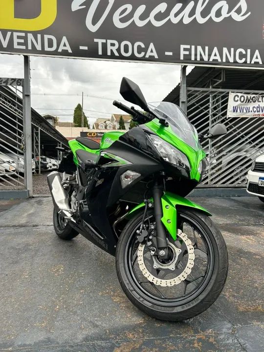Ninja 300 sem detalhes, c/ 12.300 km !!