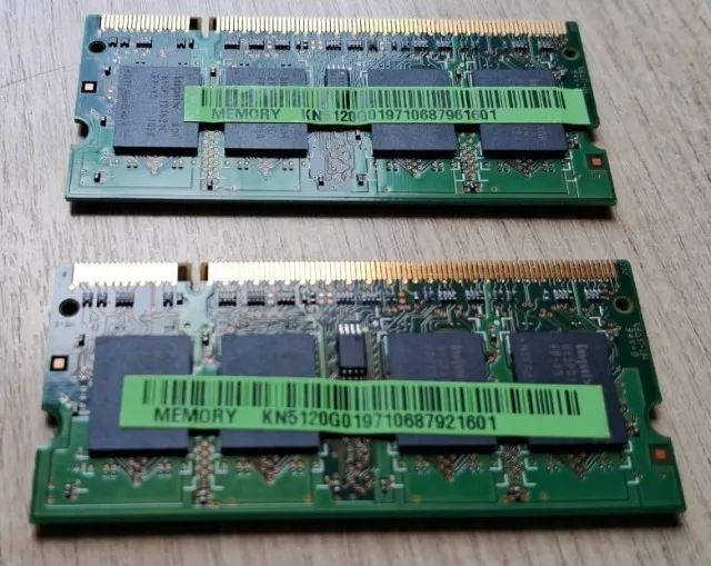 Memórias (2) Hynix 512mb 2rx16 Pc2-5300s-555-12 Para Notebook (Usado) - Foto 2