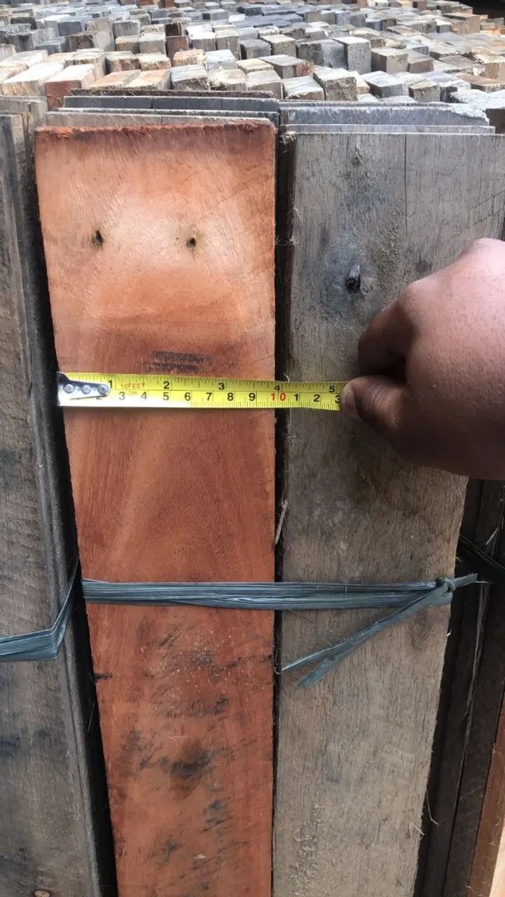 Tábua de madeira ripas de eucalipto na medida de 1,30x10x2