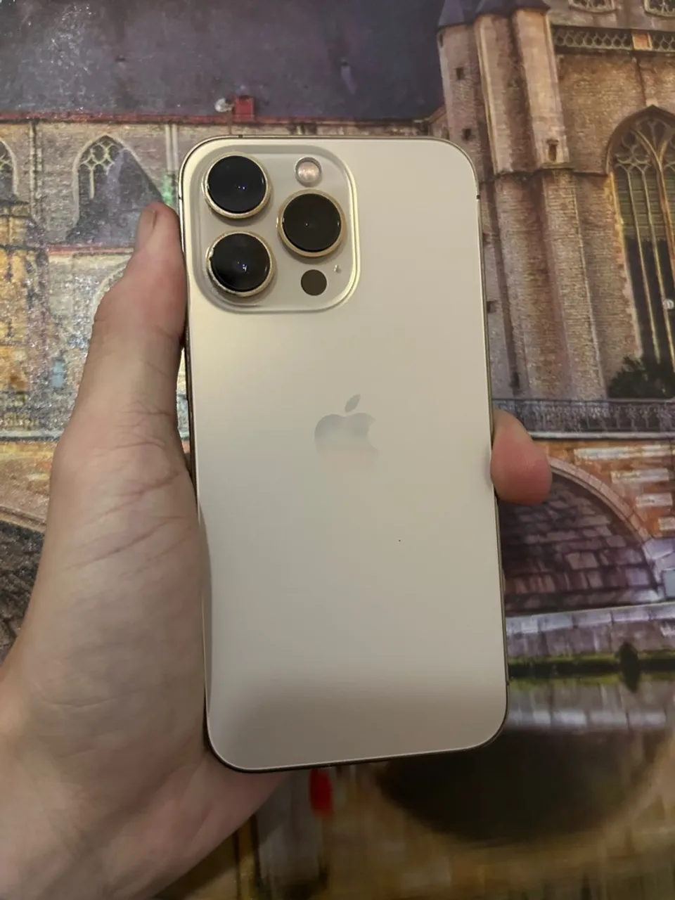 iPhone 13 Pro Dourado