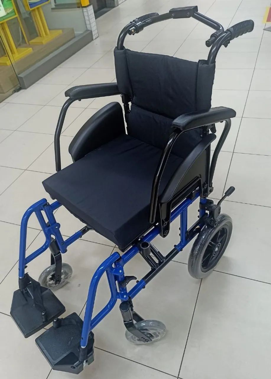 Cadeira de Rodas Leve e Confortável
