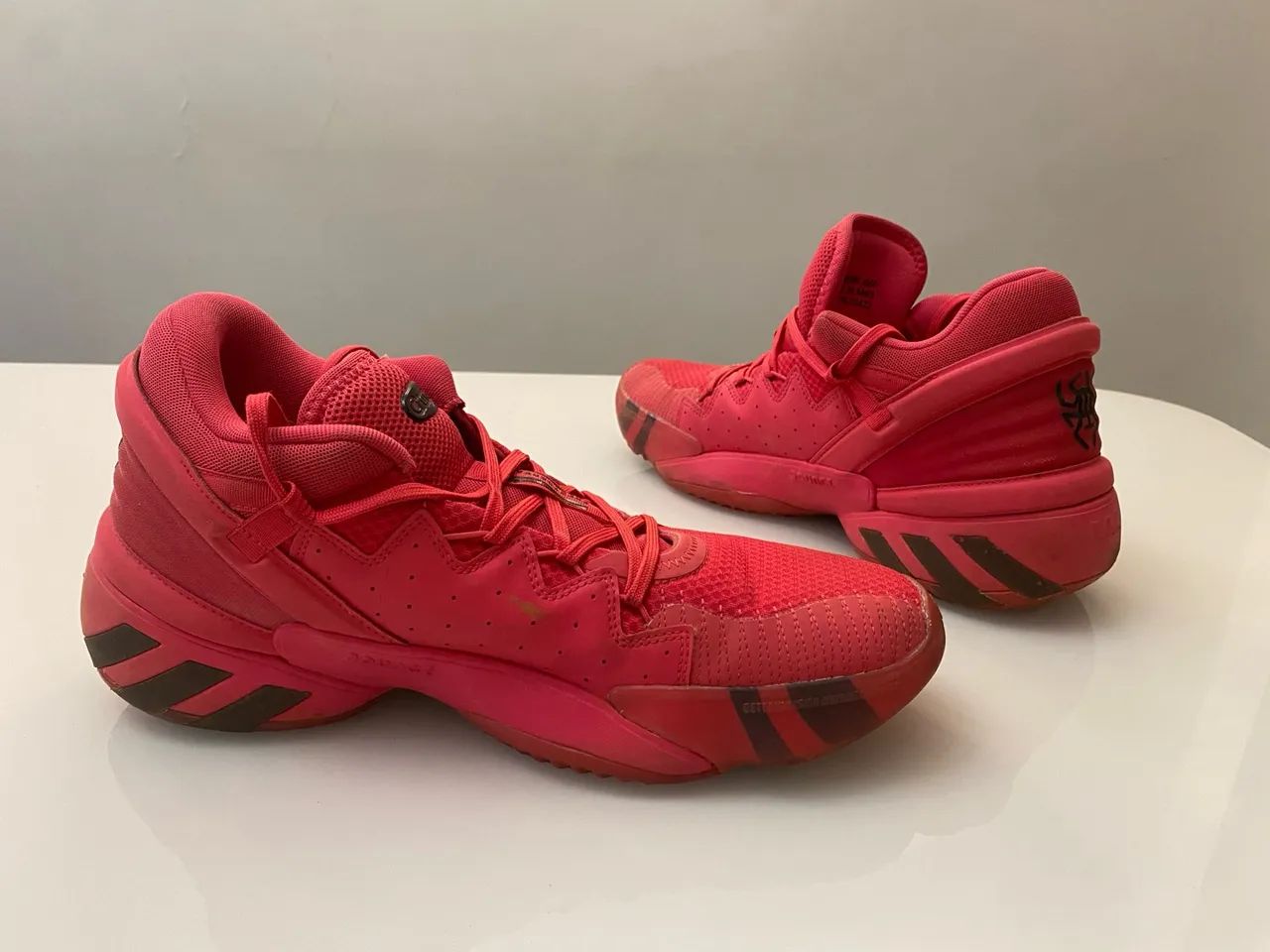 Tênis Adidas 44 Donovan Mitchell Issue 2 Vermelho e Preto 