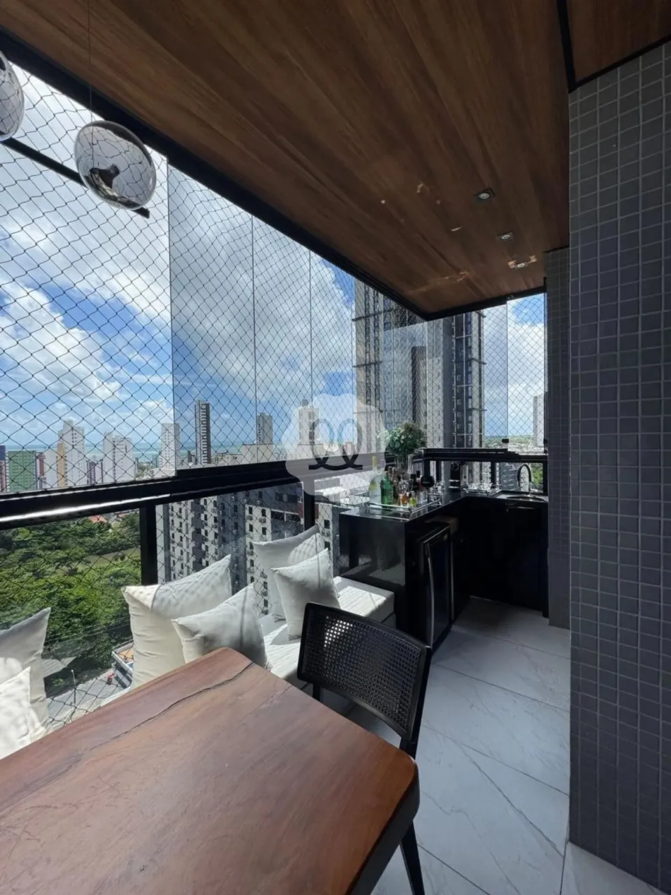 Apto com 3 suítes, 90m²