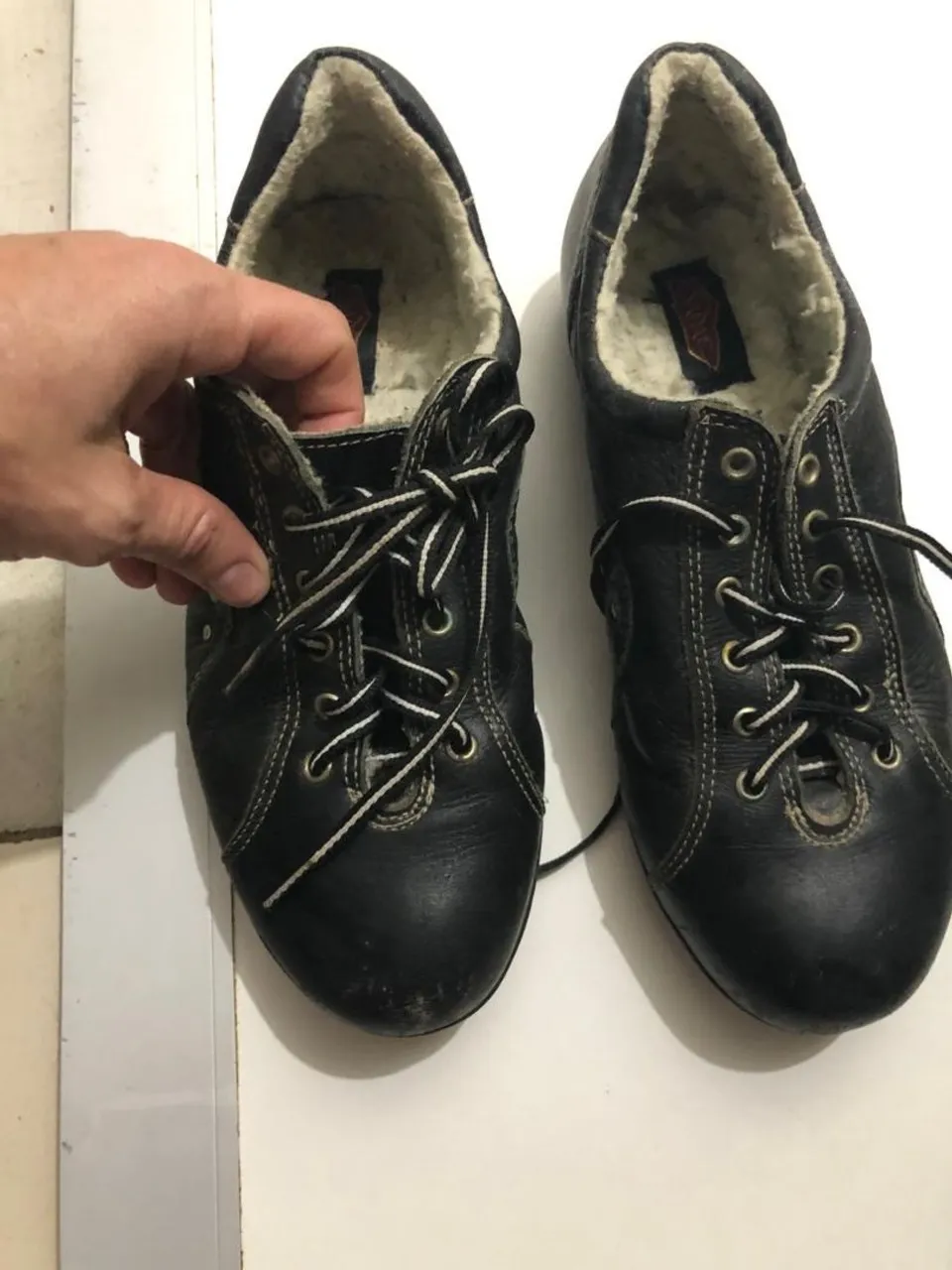 Tênis de Couro Preto com Pelúcia Interna