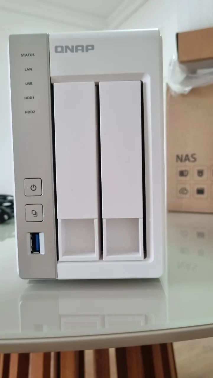 Servidor NAS QNAP TS-231P - 2 Baias, Dual-Core 1.7GHz, 1GB RAM + 2 HDDs 4TB - Novo