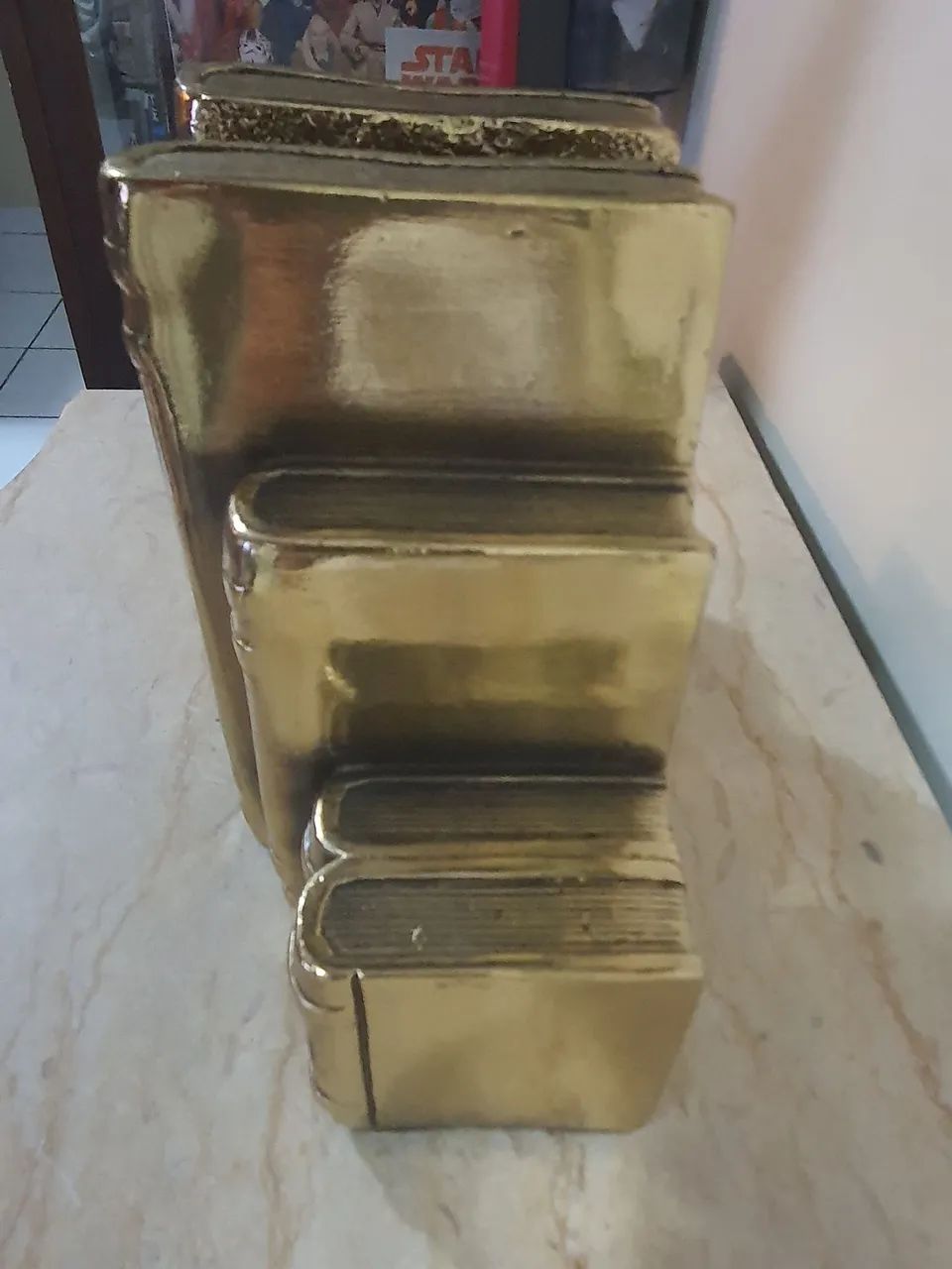 APARADOR DE LIVROS DOURADO - Foto 3