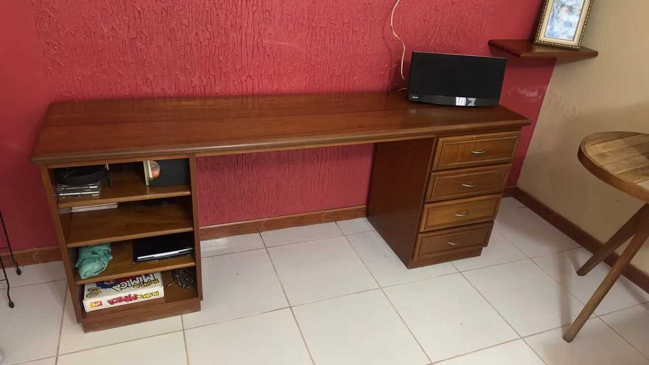 Rack Móvel- Madeira Maciça com Gavetas