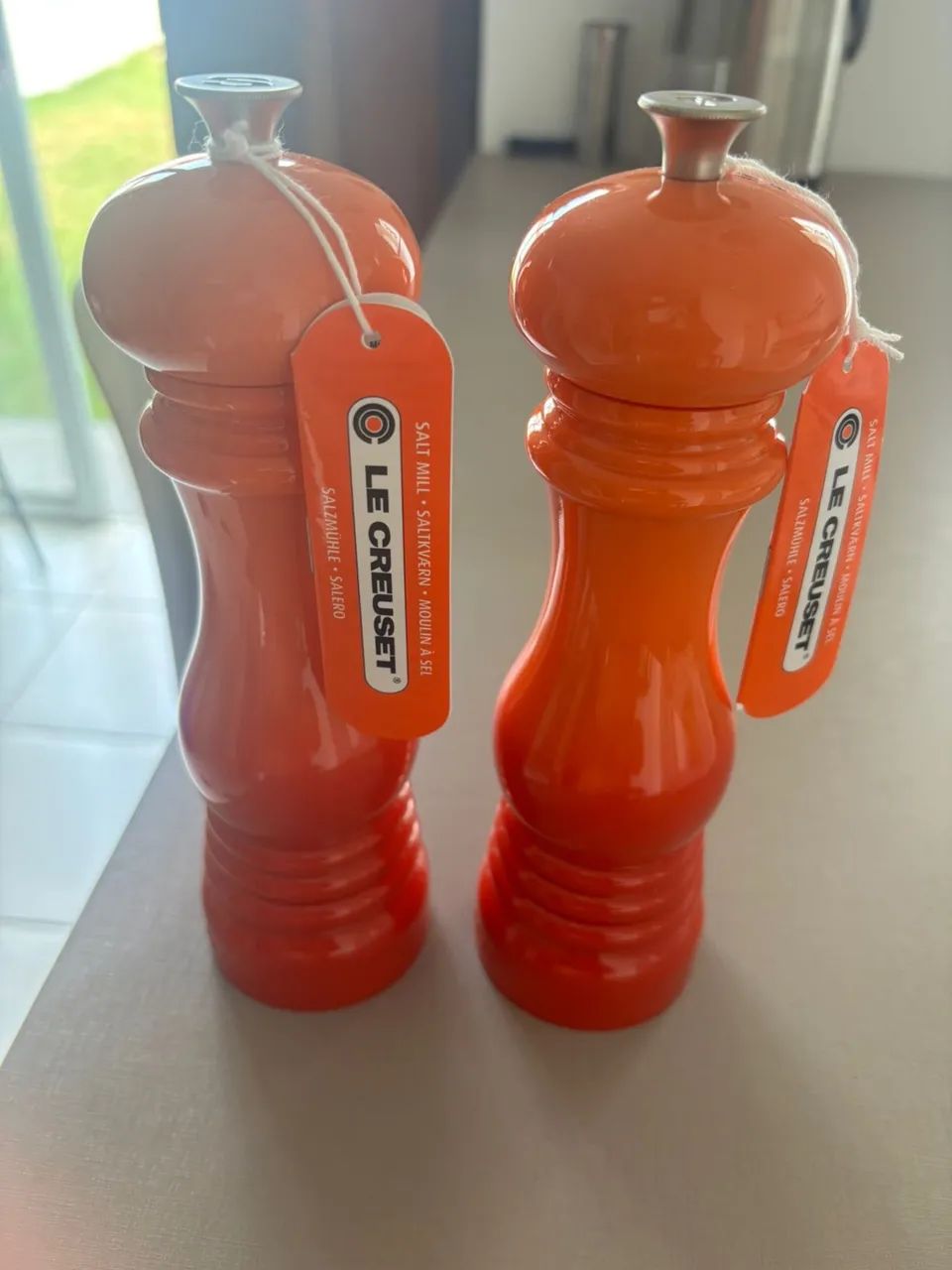 Conjunto de moedores de sal e pimenta- Le Creuset- cor laranja flamme 