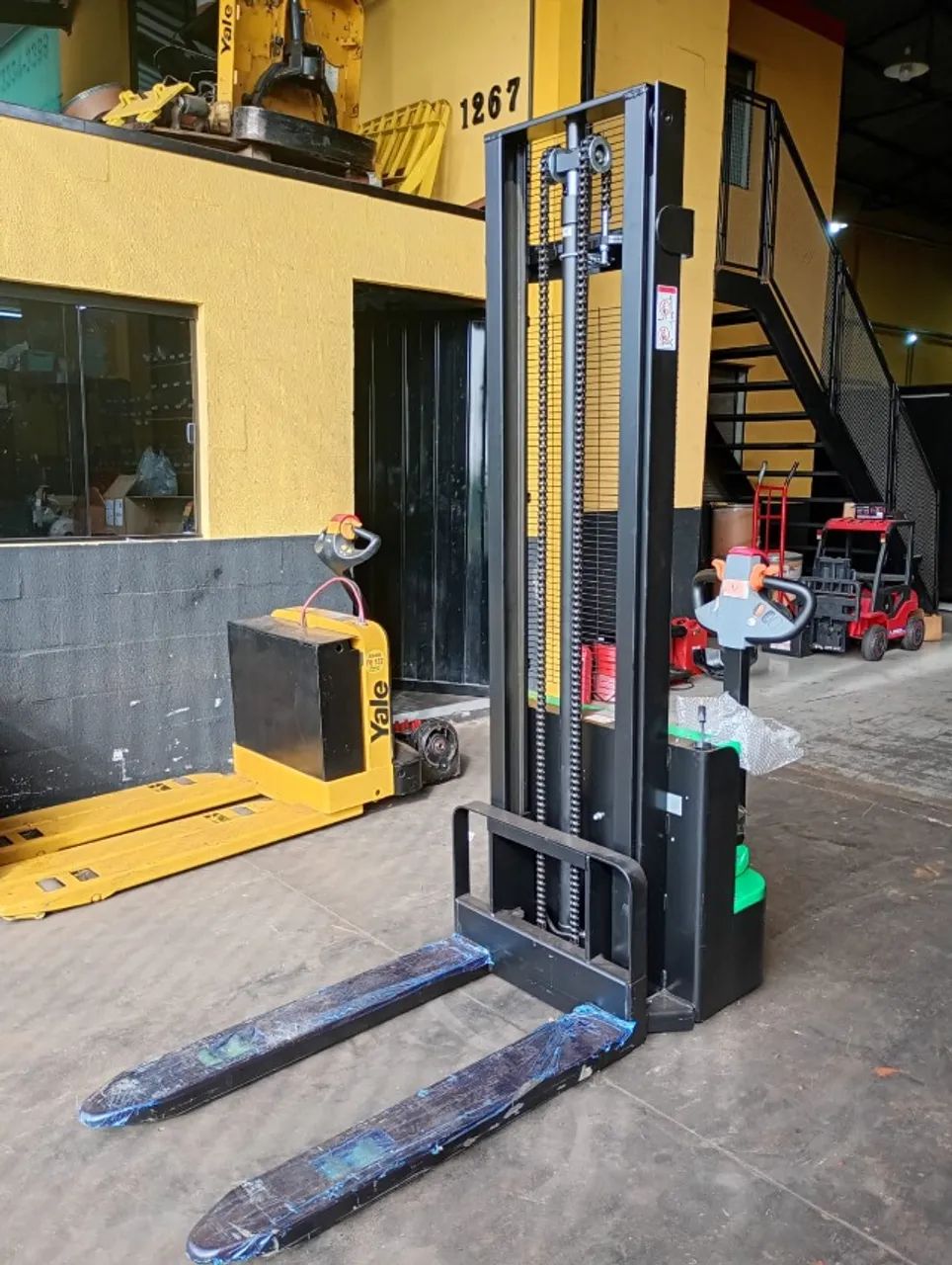 Empilhadeira Elétrica Patolada 1.500 kg  - Foto 4