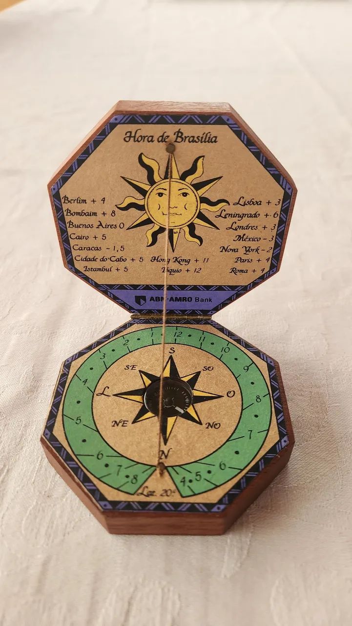 Relogio de Sol com Bússola