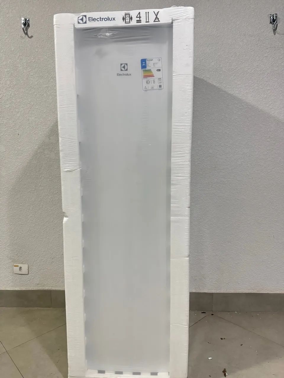 Freezer Vertical Electrolux Cycle Defrost 234L Inverter Uma Porta (FEI27) novo - Foto 3