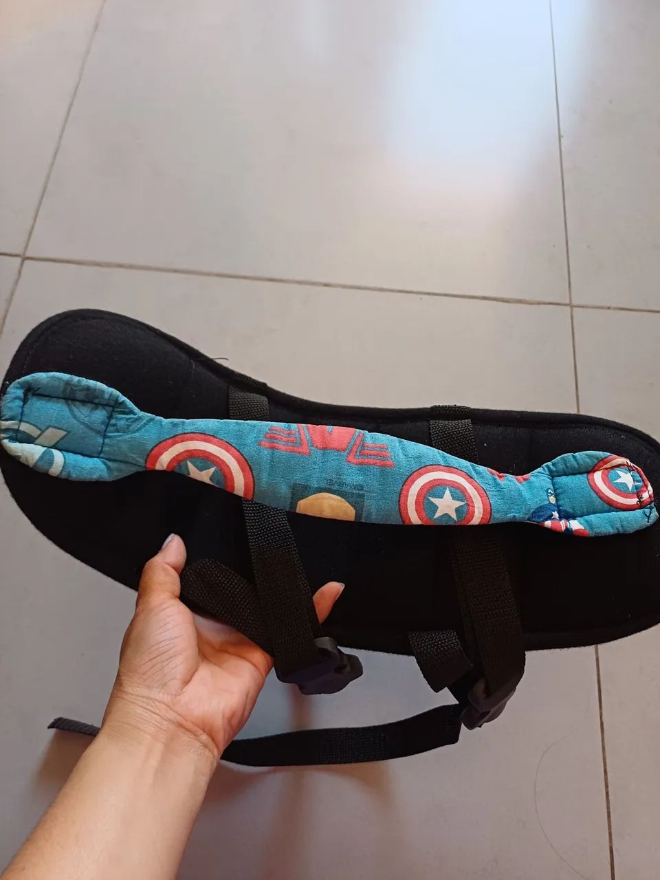 Suporte para prender cabeça do bebê durante a viagem do Capitão América - Foto 2